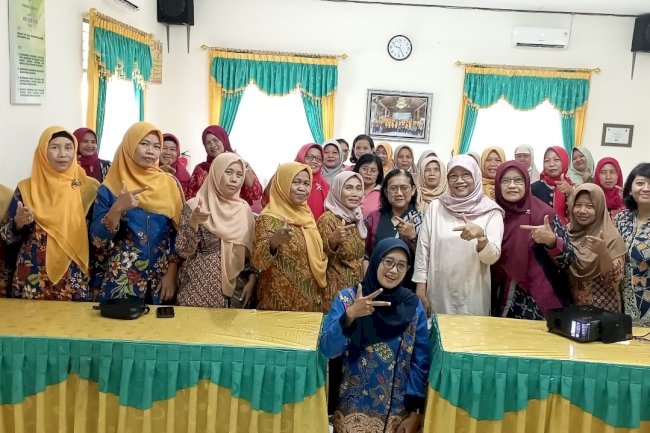 PEMBEKALAN TIM PELAKSANA DALAM PENYIAPAN PMT BERBASIS PANGAN LOKAL BAGI BUMIL KEK DAN RESIKO KEK SERTA BALITA BERMASALAH GIZI TINGKAT PUSKESMAS DI AULA PUSKESMAS JOGONALAN 1 TANGGAL 20 JUNI 2025