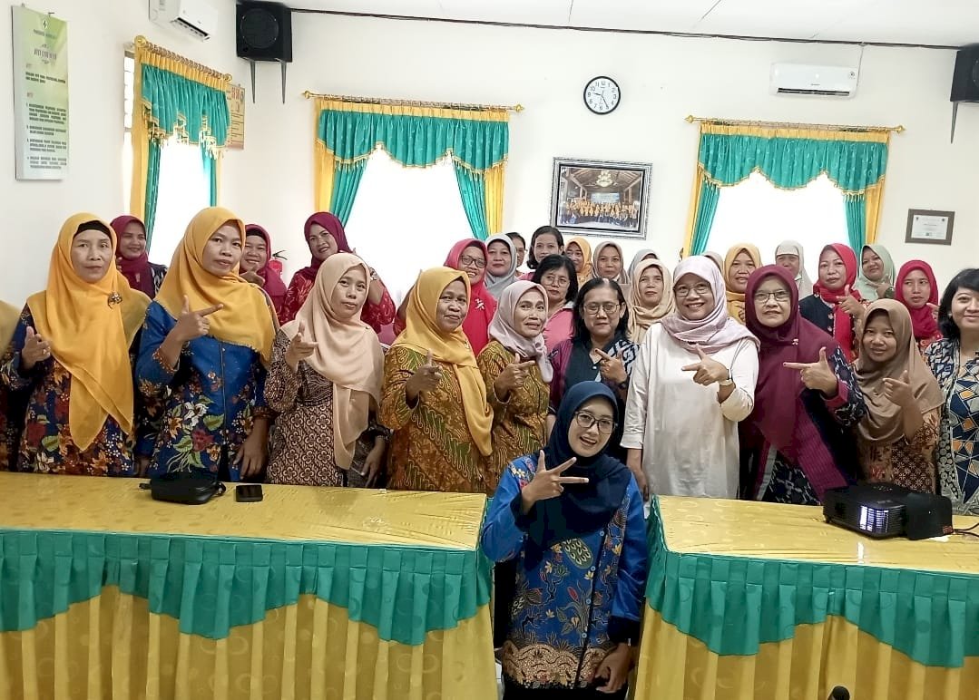 PEMBEKALAN TIM PELAKSANA DALAM PENYIAPAN PMT BERBASIS PANGAN LOKAL BAGI BUMIL KEK DAN RESIKO KEK SERTA BALITA BERMASALAH GIZI TINGKAT PUSKESMAS DI AULA PUSKESMAS JOGONALAN 1 TANGGAL 20 JUNI 2025