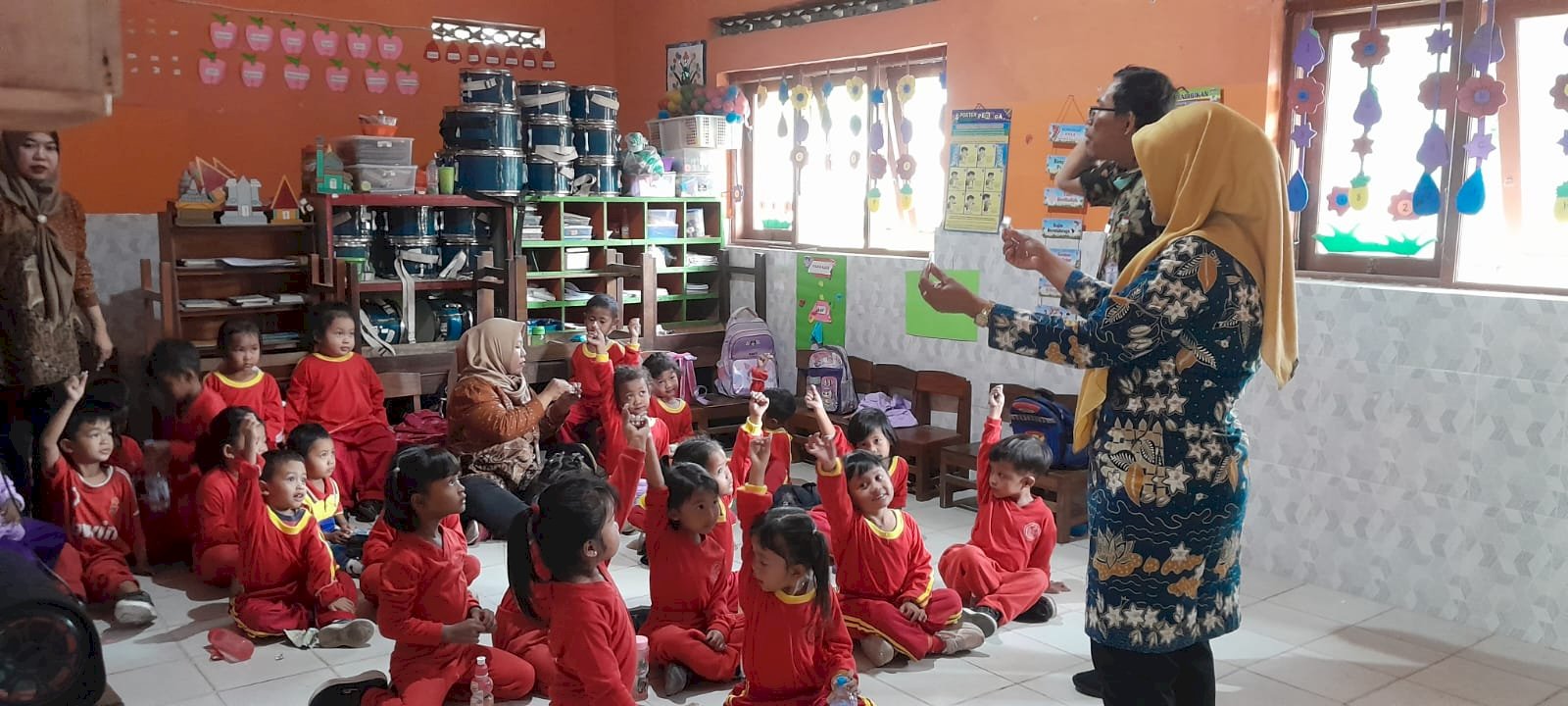 PENYULUHAN DAN PEMBERIAN OBAT CACING KE TK PERTIWI 2 KRAGUMAN 15 AGUSTUS 2025